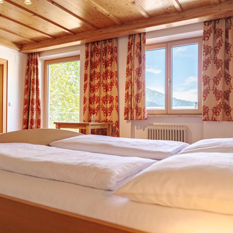Pension Schlossberg - Doppelzimmer mit Terrasse und Aussicht - 3