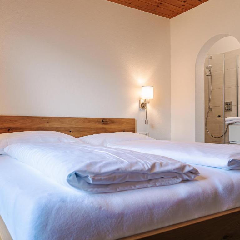 Pension Schlossberg - Doppelzimmer mit eigenem externen WC - 1