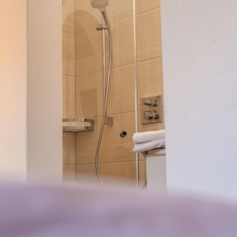 Pension Schlossberg - Doppelzimmer mit eigenem externen WC - 7