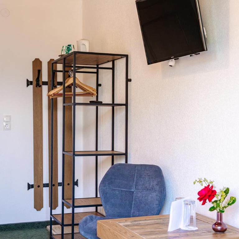 Pension Schlossberg - Doppelzimmer mit eigenem externen WC - 3