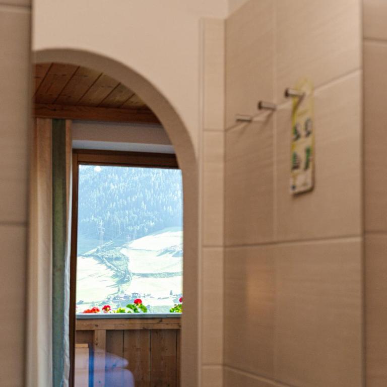 Pension Schlossberg - Doppelzimmer mit eigenem externen WC - 6