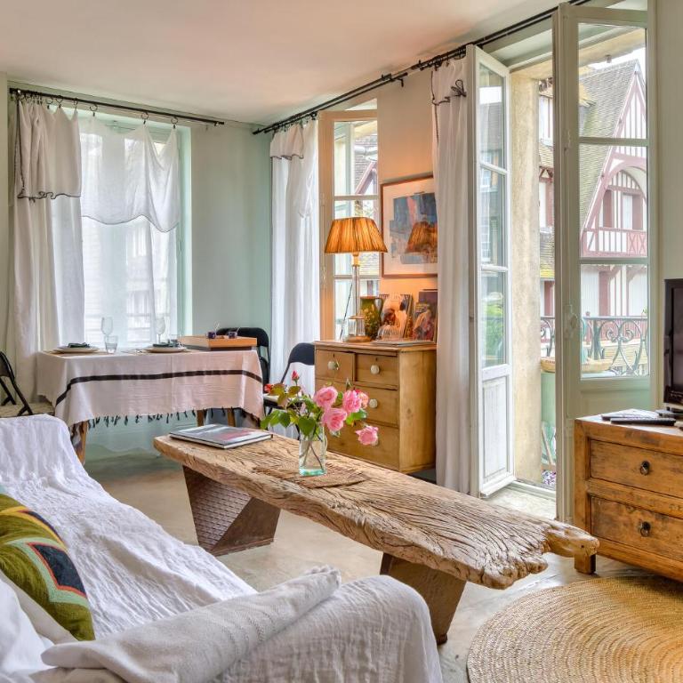 Awesome Apartment In Trouville Sur Mer - One-Bedroom Apartment - 2
