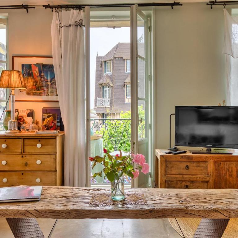 Awesome Apartment In Trouville Sur Mer - One-Bedroom Apartment - 3