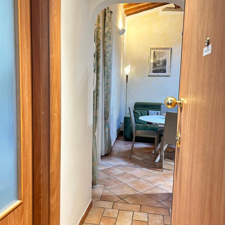 Palazzo Vecchio Flat with AC - Two-Bedroom Apartment - 13