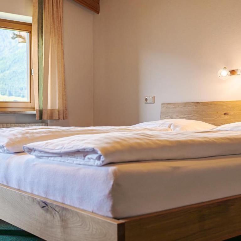 Pension Schlossberg - Doppelzimmer mit Balkon - 2