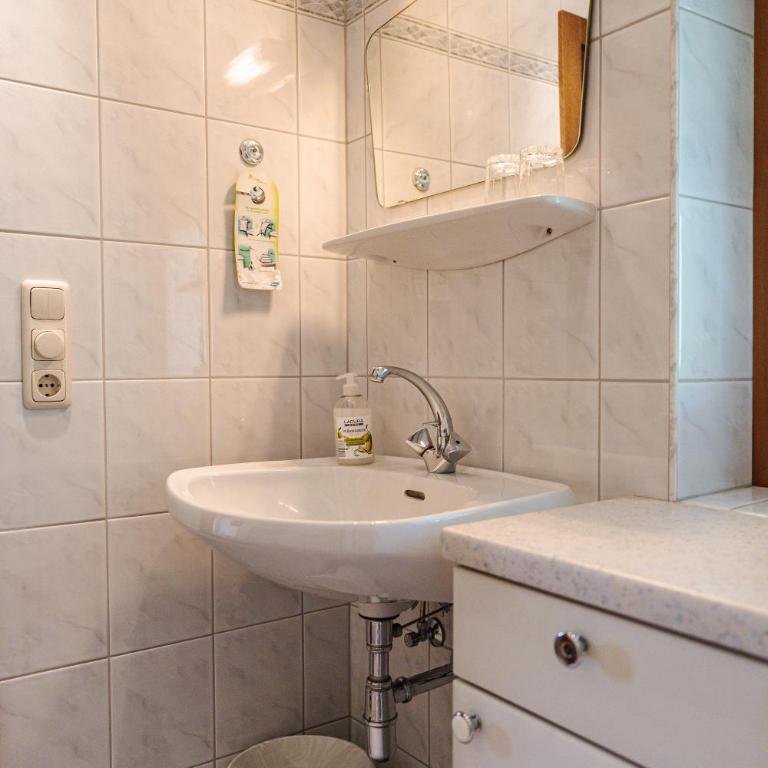 Pension Schlossberg - Doppelzimmer mit Balkon - 7