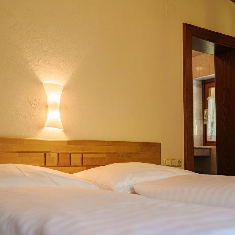 Pension Schlossberg - Doppelzimmer mit Bergblick - 2