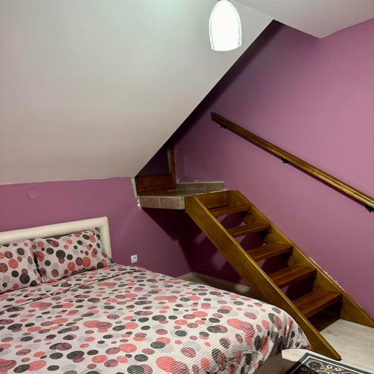 Apartmani Miodragović - nedaleko od Snežnika, 100 metara pre bazena - Apartman sa 3 Spavaće Sobe - 14