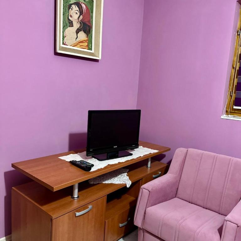 Apartmani Miodragović - nedaleko od Snežnika, 100 metara pre bazena - Apartman sa 3 Spavaće Sobe - 9
