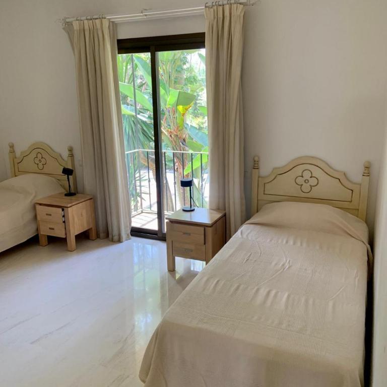Cartuja Del Golf Duplex Penthouse - Three-Bedroom Apartment with Park View - 18