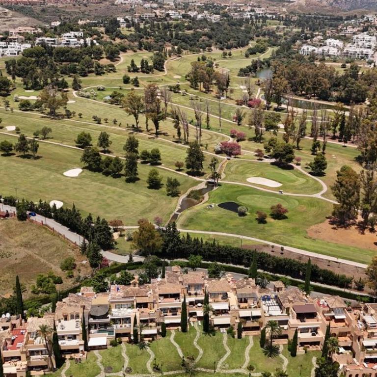 Cartuja Del Golf Duplex Penthouse - Three-Bedroom Apartment with Park View - 21