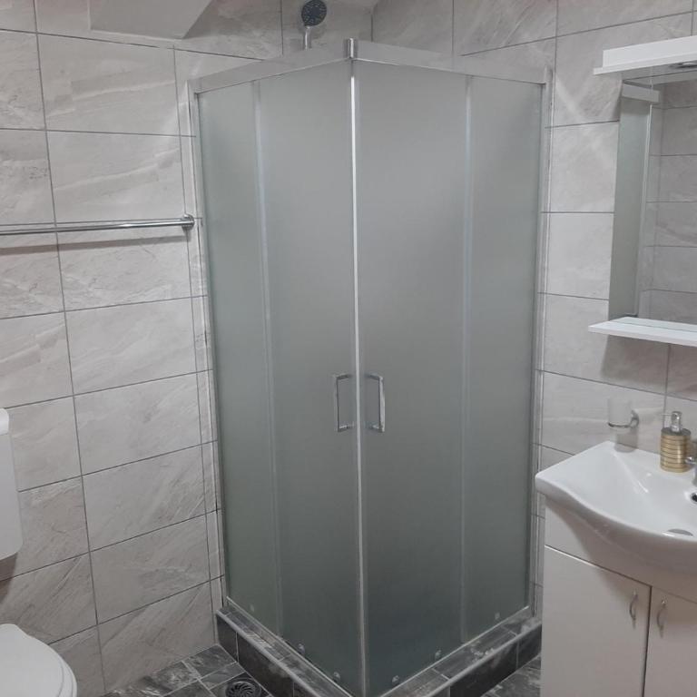Apartmani Miodragović - nedaleko od Snežnika, 100 metara pre bazena - Apartman sa 2 Spavaće Sobe - 11