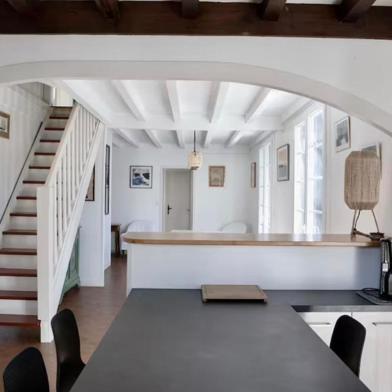 Maison 11p au calme avec clim et piscine - Maison 5 Chambres - 36