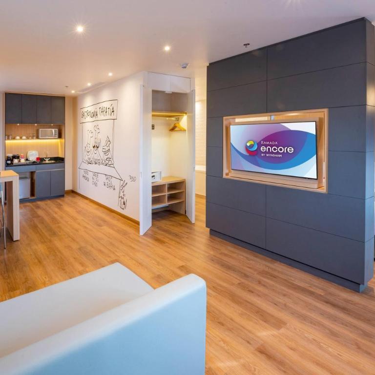 Ramada Encore by Wyndham Guadalajara Aeropuerto - Relax King Suite - Non-Smoking - 2