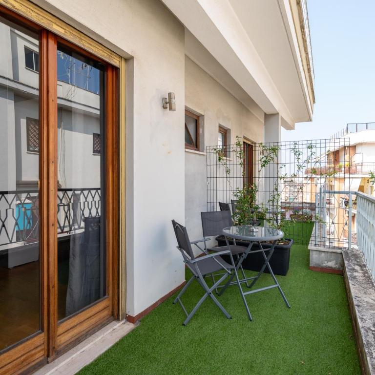 Hill Houses - art & stay - Rome - Camera Matrimoniale con Balcone - 5