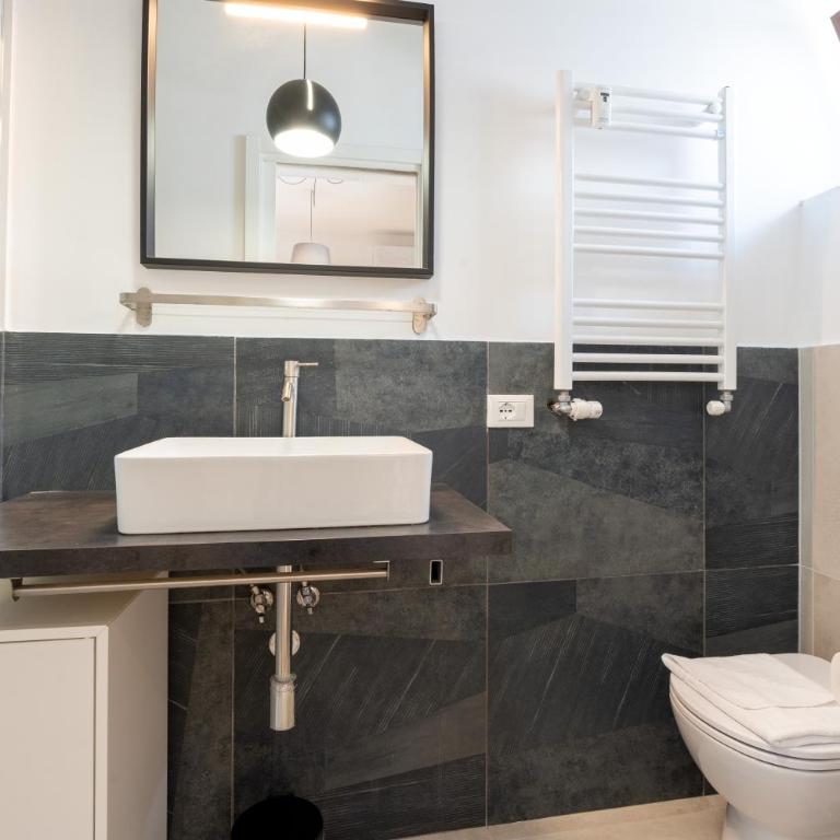 Hill Houses - art & stay - Rome - Camera Matrimoniale con Balcone - 8