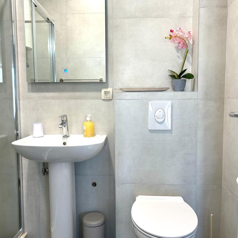Casa M- Penthouse Studio with Panoramic Sea View & Balcony - Deluks Studio sa Queen Krevetom - 16