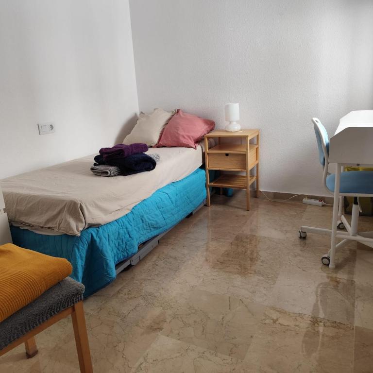 Confortable habitación céntrica en piso privado - Single Room with Shared Bathroom - 1