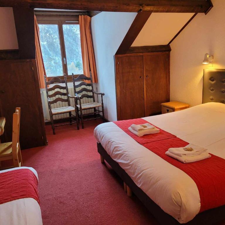 Hotel Castillan - Chambre Triple - Vue sur Jardin - 1