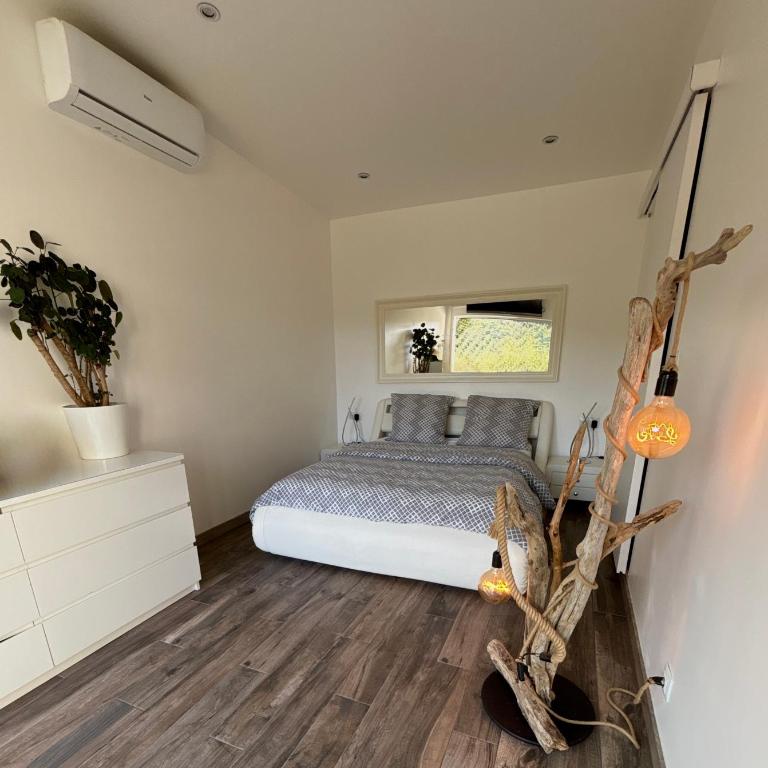 Petit Havre de Paix avec Jacuzzi Luxe & Jardin Privatif Zen - Doppelzimmer mit Bergblick - 19