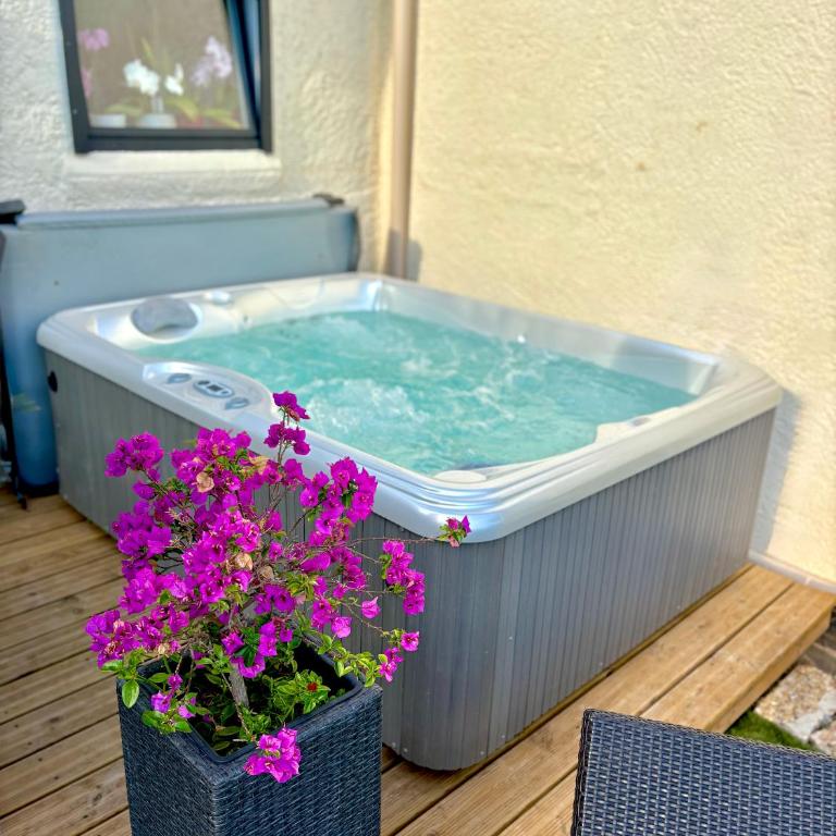 Petit Havre de Paix avec Jacuzzi Luxe & Jardin Privatif Zen - Doppelzimmer mit Bergblick - 8