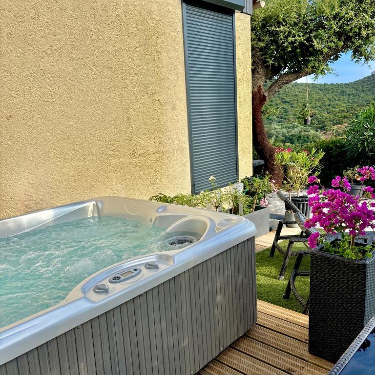 Petit Havre de Paix avec Jacuzzi Luxe & Jardin Privatif Zen - Doppelzimmer mit Bergblick - 10