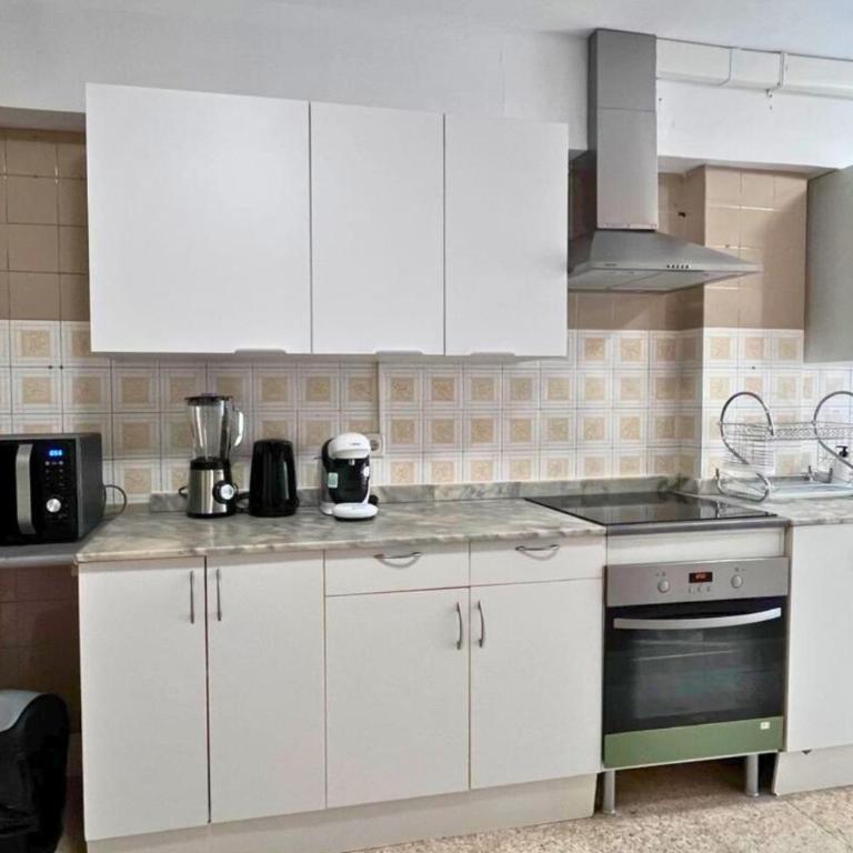 3-bedroom 2-bathroom flat ideal for families and nomads - Apartment - 5