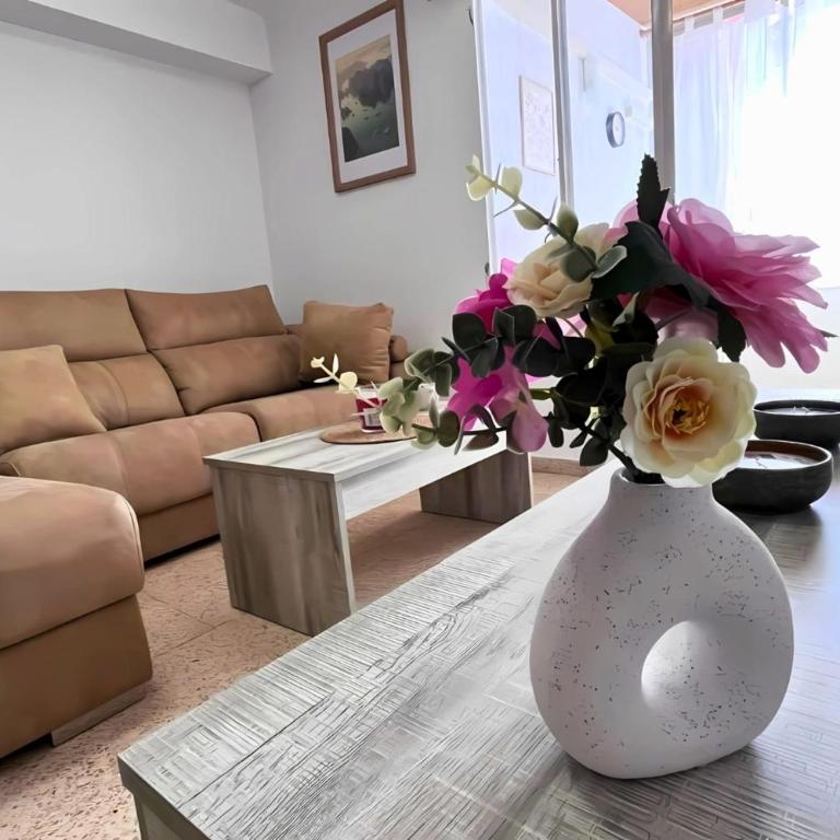 3-bedroom 2-bathroom flat ideal for families and nomads - Apartment - 10