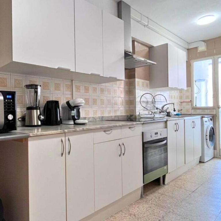 3-bedroom 2-bathroom flat ideal for families and nomads - Apartment - 16