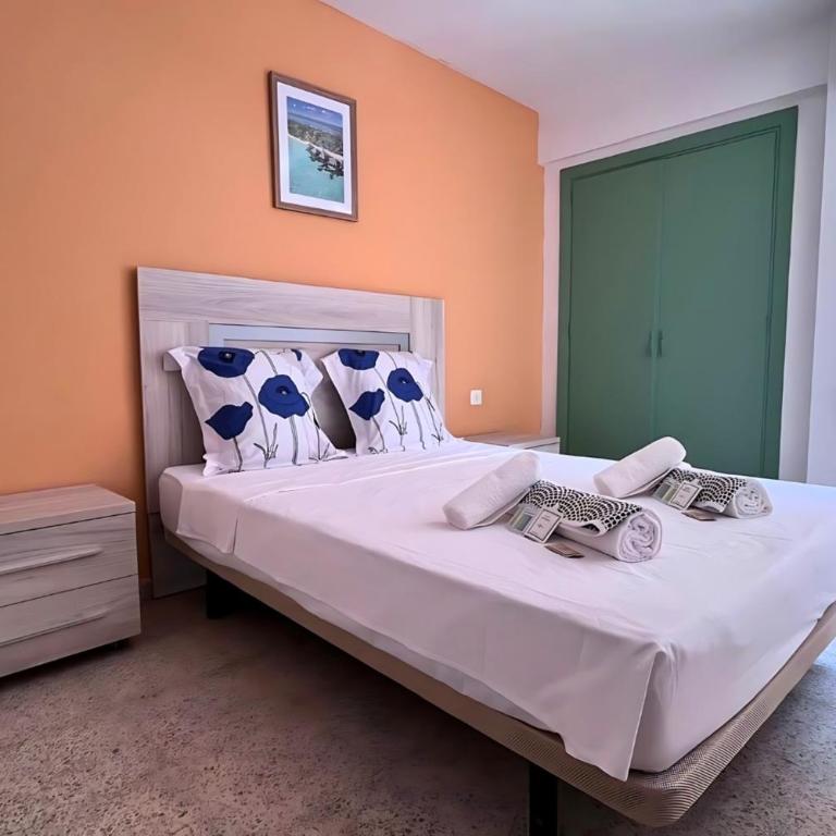 3-bedroom 2-bathroom flat ideal for families and nomads - Apartment - 20