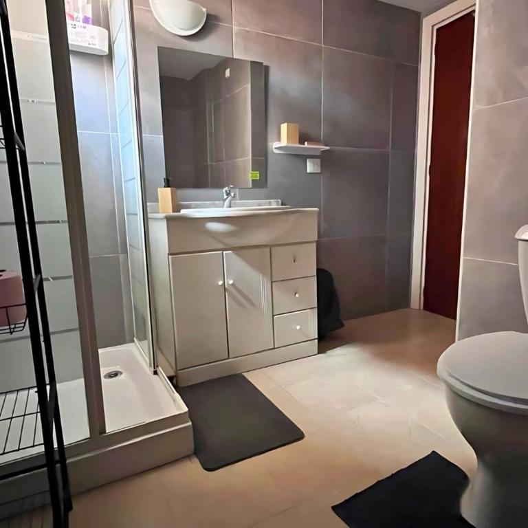 3-bedroom 2-bathroom flat ideal for families and nomads - Apartment - 35