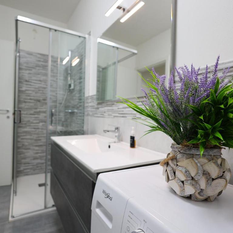 Appartamento Business Duplex 95mq - Doppia Terrazza XXL - 2 bagni - Check-in Codice - Appartamento su 2 Livelli - 53