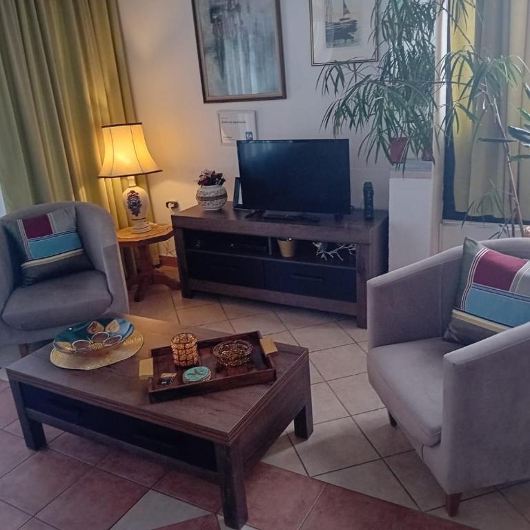 Green Lily Apartments - Apartment - 14