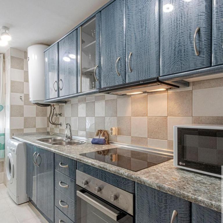 Wonderful Apt 2 BDR with pool and private parking - Two-Bedroom Apartment - 6