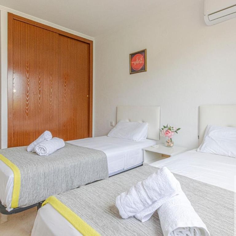 Wonderful Apt 2 BDR with pool and private parking - Two-Bedroom Apartment - 4