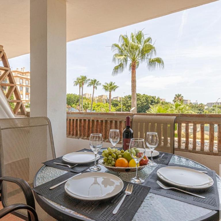 Wonderful Apt 2 BDR with pool and private parking - Two-Bedroom Apartment - 15