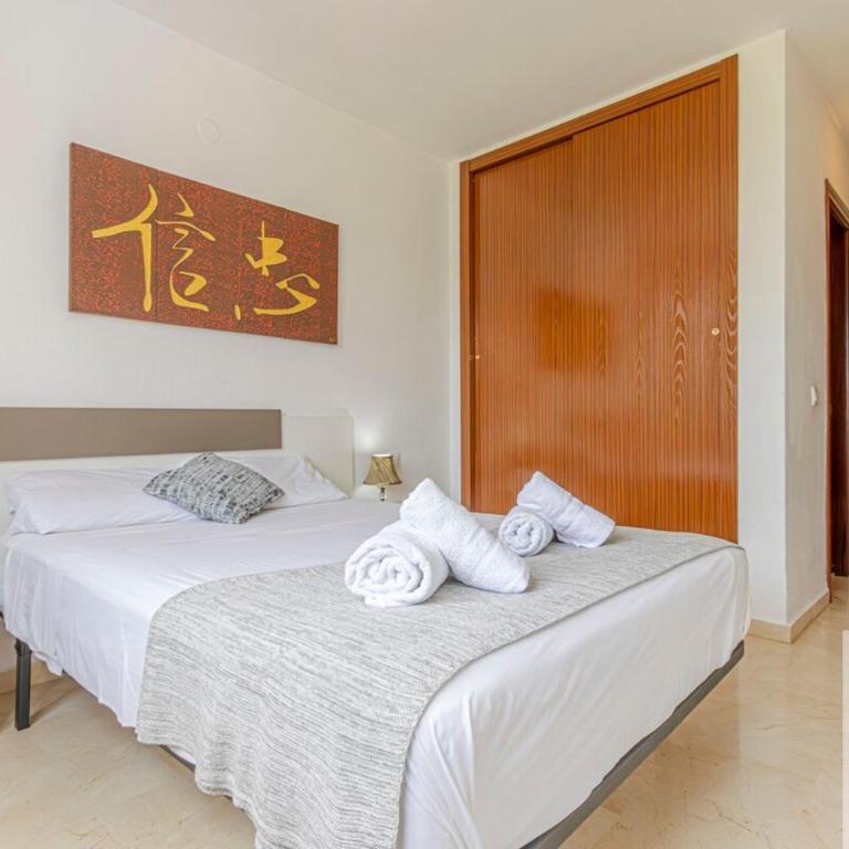 Wonderful Apt 2 BDR with pool and private parking - Two-Bedroom Apartment - 3