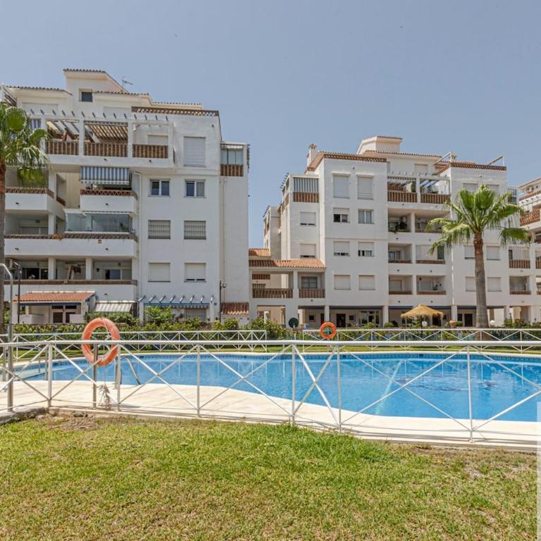 Wonderful Apt 2 BDR with pool and private parking - Two-Bedroom Apartment - 28