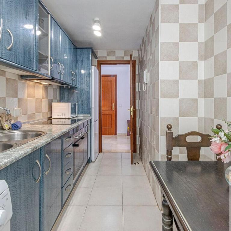 Wonderful Apt 2 BDR with pool and private parking - Two-Bedroom Apartment - 12