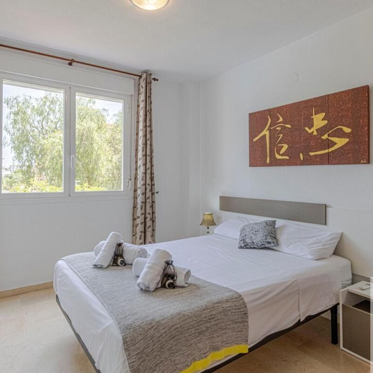 Wonderful Apt 2 BDR with pool and private parking - Two-Bedroom Apartment - 10