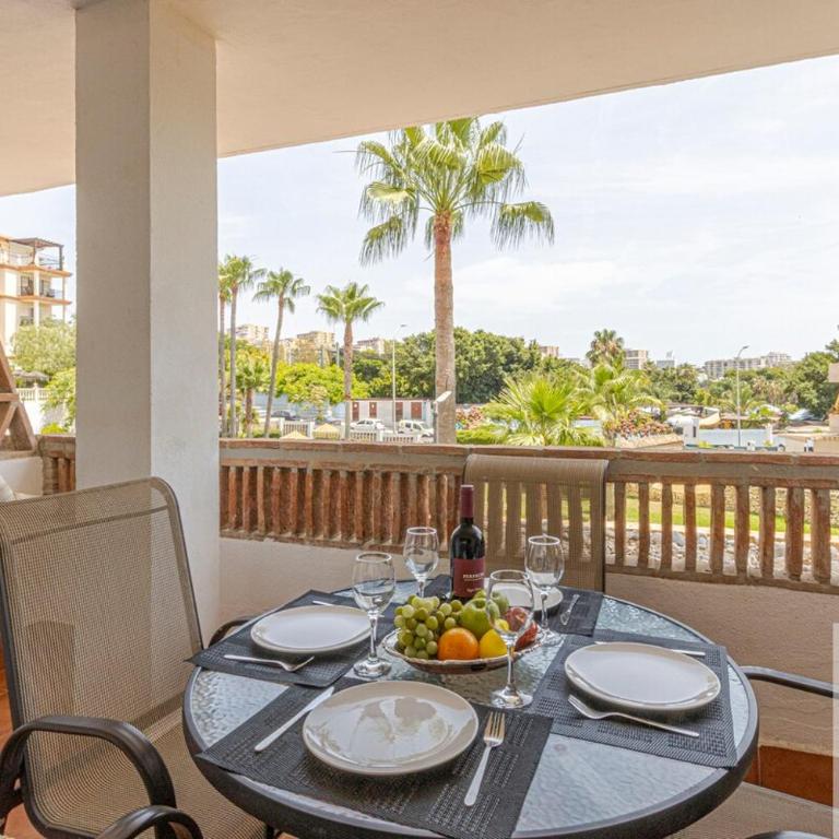 Wonderful Apt 2 BDR with pool and private parking - Two-Bedroom Apartment - 16
