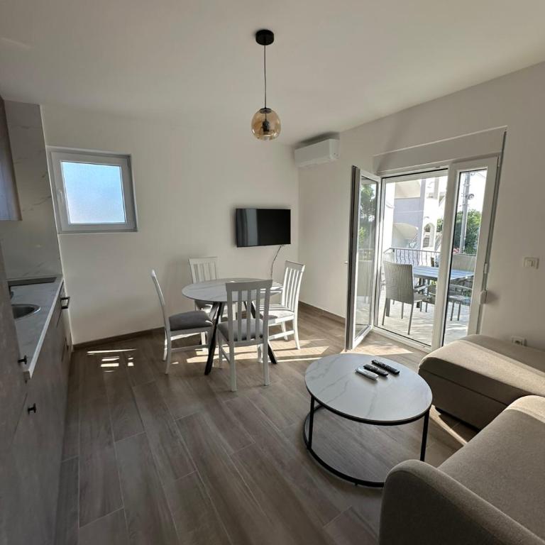 Apartmani Aki 6 - Apartman sa 1 Spavaćom Sobom - 2