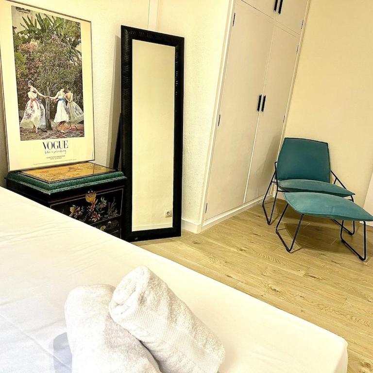 Luxury Escape by the Beach and City Center - Three-Bedroom Apartment - 15