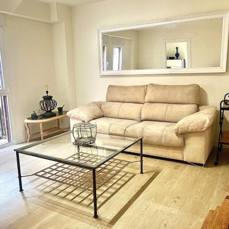 Luxury Escape by the Beach and City Center - Three-Bedroom Apartment - 3