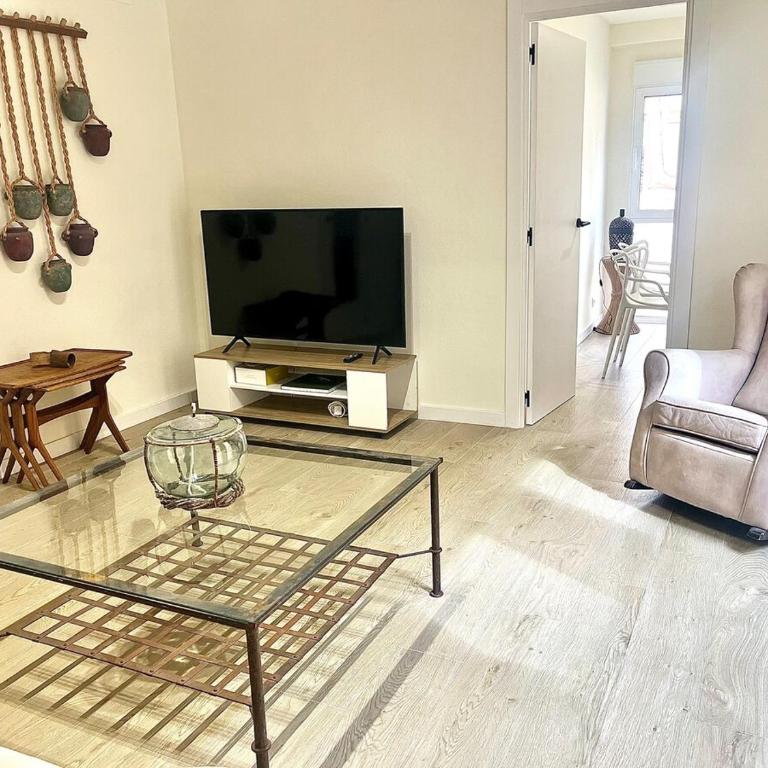 Luxury Escape by the Beach and City Center - Three-Bedroom Apartment - 22