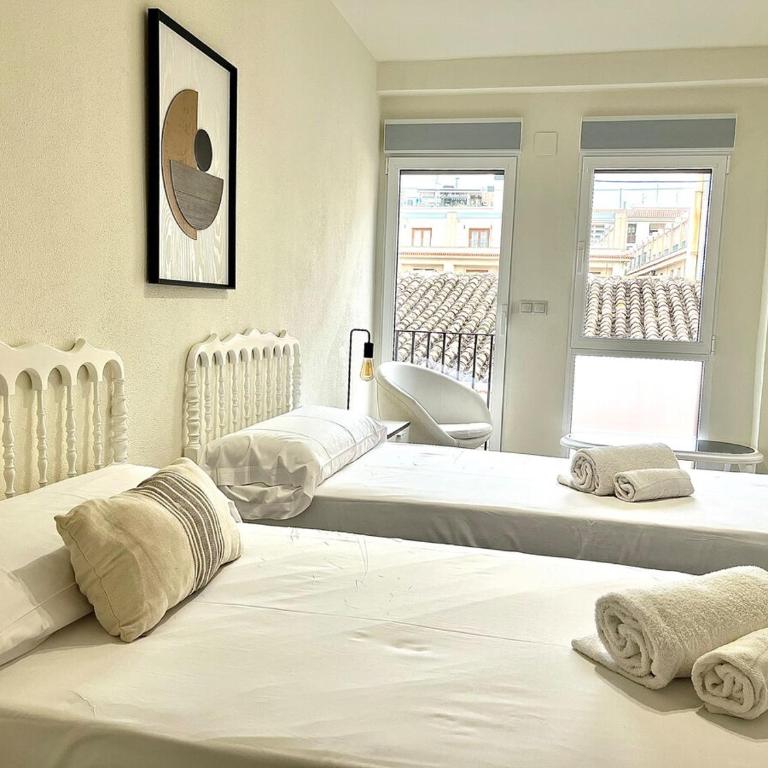 Luxury Escape by the Beach and City Center - Three-Bedroom Apartment - 33