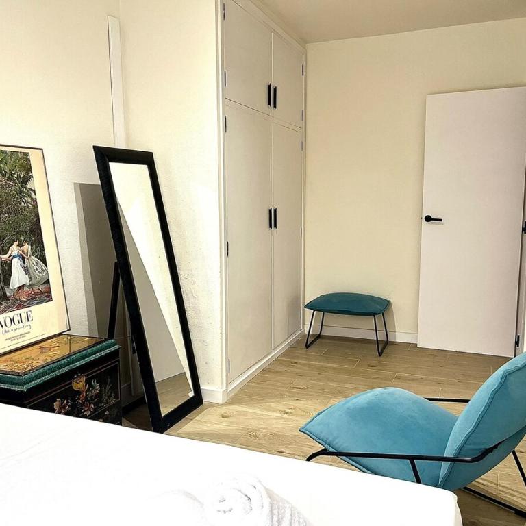 Luxury Escape by the Beach and City Center - Three-Bedroom Apartment - 39