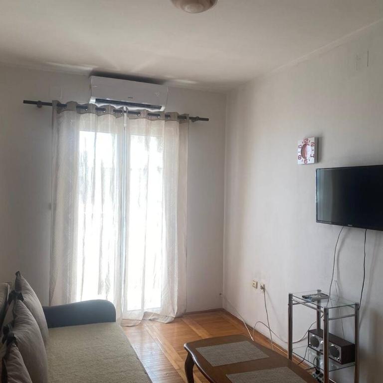 Peaceful Apartment with a Sea View, in Becici - One-Bedroom Apartment - 3