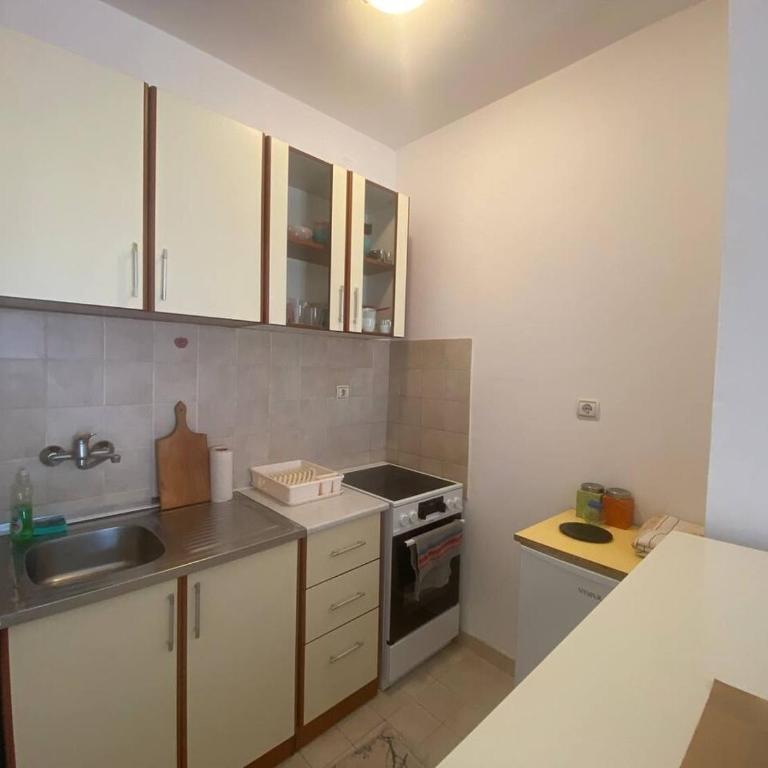 Peaceful Apartment with a Sea View, in Becici - One-Bedroom Apartment - 6