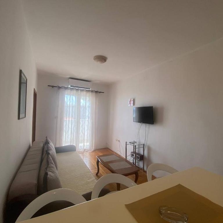 Peaceful Apartment with a Sea View, in Becici - One-Bedroom Apartment - 8